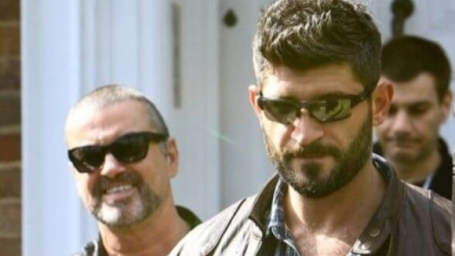 Morte George Michael, nuove pesanti accuse al compagno