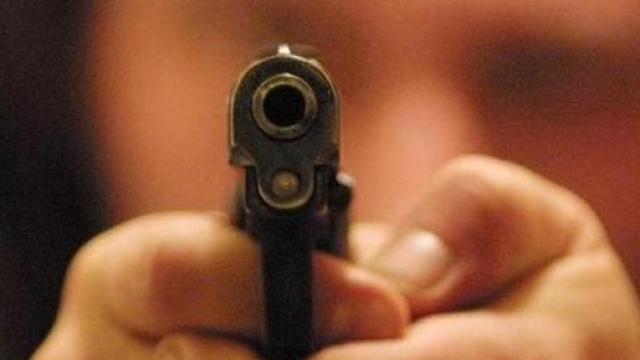 Napoli, sparatoria in pieno centro: bimba ferita al piede