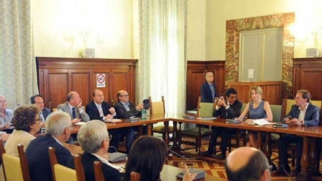 Statali, sindacati-Madia intesa e sblocco ma le cifre sono irrisorie