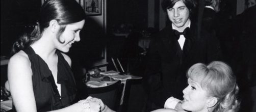 Debbie Reynolds and Carrie Fisher funerals - Photo: BoredPanda