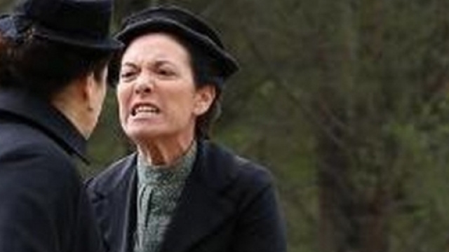 Fabiana spinge Ursula che muore annegata