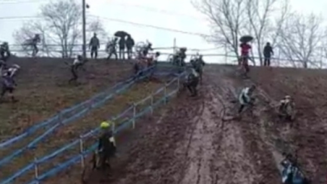 Scivolata collettiva ai Campionati americani di ciclocross