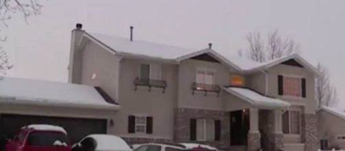 Woman claims passenger planes are dropping human faeces on her ... - mirror.co.uk