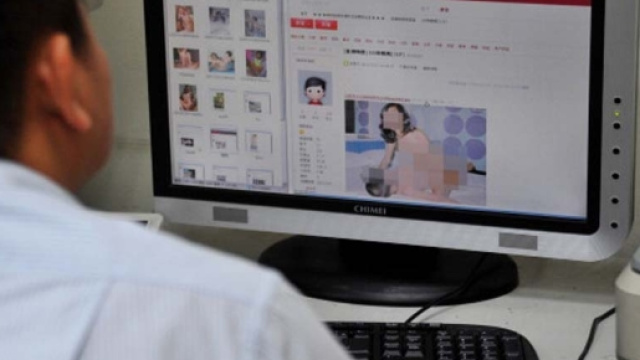 Pornografia dilaga in Italia: dipendente il 10% delle persone