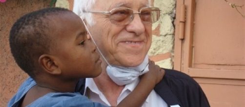 El Padre &Aacute;ngel en un centro infantil