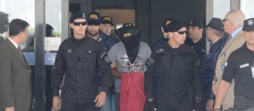 Momento de la liberaci&oacute;n del asesino de Brian