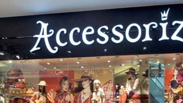 Accessorize assume in diverse citt&agrave;