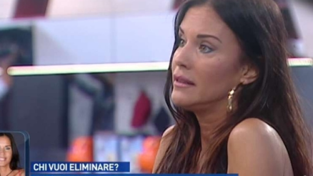 Antonella Mosetti risponde alle critiche sulla sua operazione: ecco le sue parole.