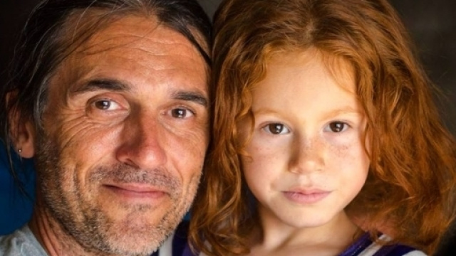 Il fotografo Charley Fazio e una bambina di Kilis