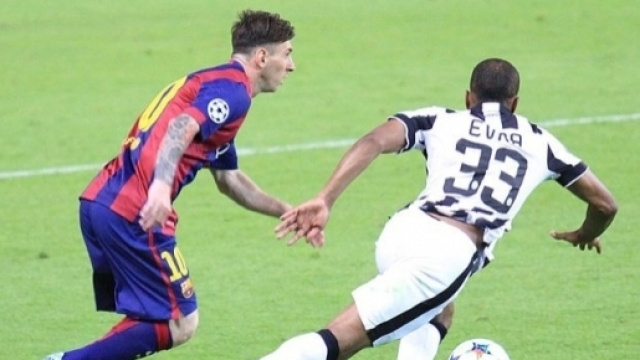 Patrice Evra in marcatura su Lionel Messi nella finale di Champions 2015 - Credits: Biser Todorov (CC BY 3.0)