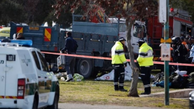 Attentato Gerusalemme, camion sulla folla: 4 morti. Hamas ... - webdigital.hu