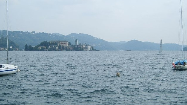 Scoperto cadavere nelle acque del Lago d'Orta, ad Omegna, in provincia di Verbania