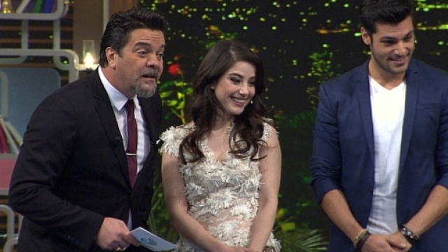 Serkan &Ccedil;ayoğlu ve &Ouml;zge G&uuml;rel'in Arnavutluk'tan gelen hayranı ... - com.tr