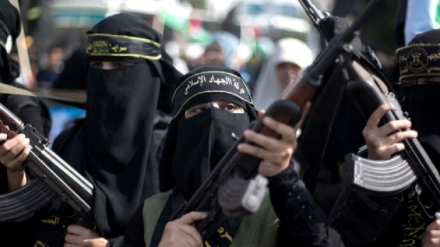 Un gruppo di donne combattenti dello Stato Islamico