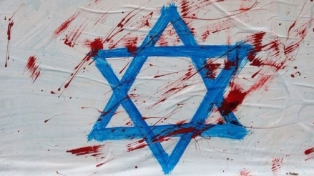 Bandiere insanguinate di Israele in viale Palmanova - udinetoday.it