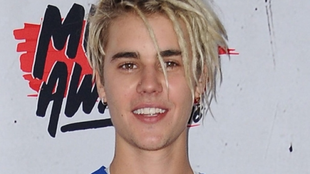 Bieber Says He's Done Taking Pics With Fans -- Vulture - vulture.com