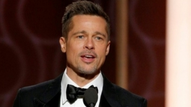 Brad Pitt durante i Golden Globes 2017