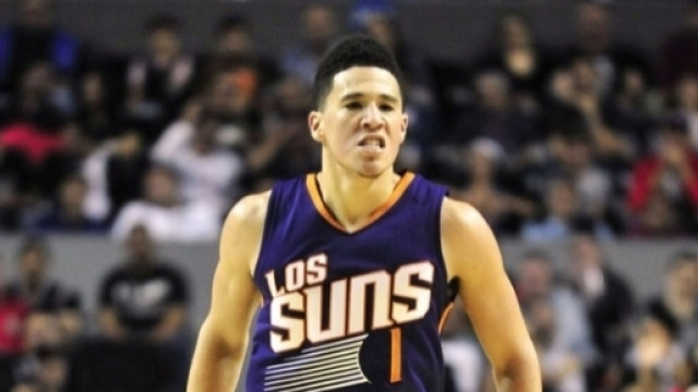 Devin Booker on fire. Gara da 39 punti