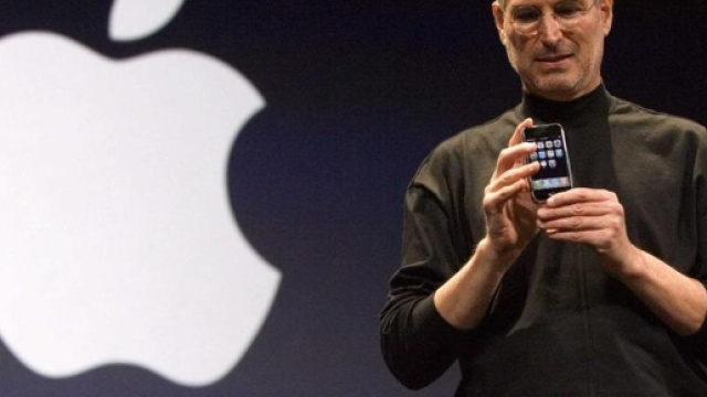 Dieci anni di iPhone, il telefono che ha cambiato il mondo - La Stampa - lastampa.it