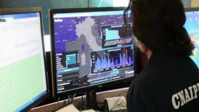 Due gli Hacker arrestati dalla Polizia Postale di Roma: spiavano politici e la finanza italiana.