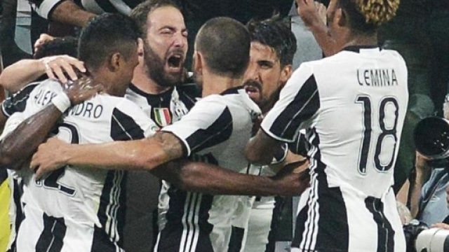 Entra Higuain e segna. Juve-Fiorentina 2-1 - La Stampa - lastampa.it