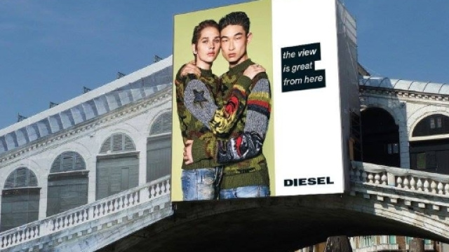 Il Ponte di Rialto durante il restauro finanziato dal patron di Diesel, Renzo Rosso