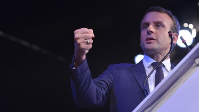 Macron en campagne pour &eacute;touffer la primaire des socialistes - lefigaro.fr