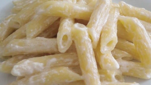 Piatto di penne alla ricotta molto veloce e gustoso; da preparare