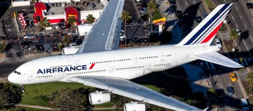 Air France Flight 66 from Paris to Los Angeles lost its engine over Atlantic [Image via Flickr/ Lukas Bogie ]