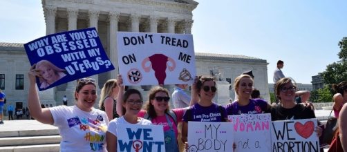 Pro-choice advocates demonstrate in front of Supreme Court (via jordanuhl7/Wikimedia Commons)