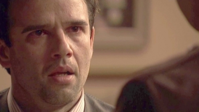 Carmelo Leal costretto a compiere un gesto crudele