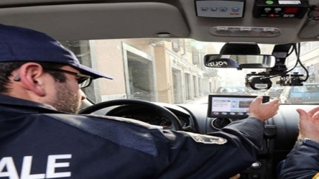 I vigili urbani di Agropoli con l'autovelox a bordo, sono stati multati dalla stradale di Vallo della Lucania.Fonte:http://www.perdonne.com/