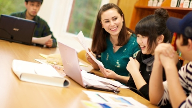 Il Miur mette a concorso 118 borse di studio per Master in Spagna