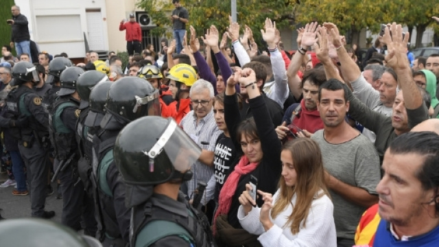 R&eacute;f&eacute;rendum en Catalogne : La police met la pression aux &eacute;lecteurs