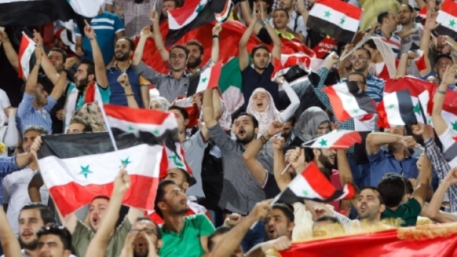 Tifosi siriani in festa a Damasco dopo la qualificazione al play off continentale