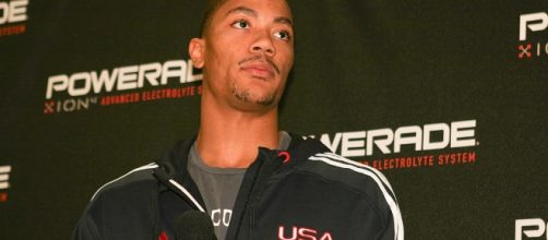 Derrick Rose talks about recruiting LeBron James and Dwyane Wade in 2010. (Image Credit - Julieta Alvarez/Wikimedia)