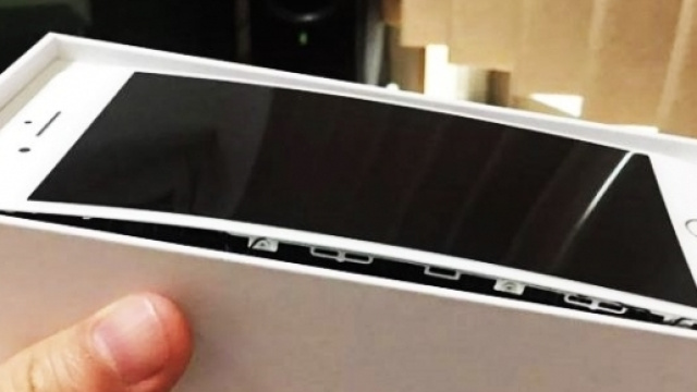 Apple iPhone 8, le batterie gonfiate destano molta preoccupazione, partono le indagini