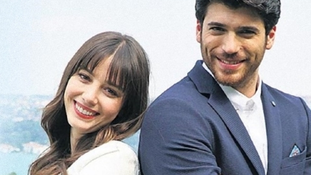 Dolunay: ecco l'annuncio di Ozge Gurel.
