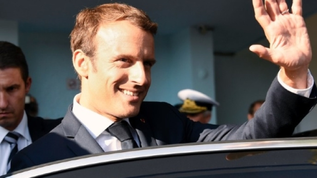 Emmanuel Macron : pourquoi chute-t-il dans les sondages ? - rtl.fr