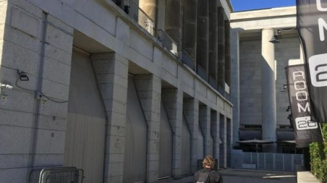 L'esterno della discoteca all'Eur dove &egrave; proseguito il pestaggio prima della fuga del 17enne. Foto: Rainews.it.