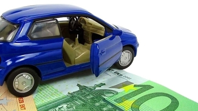 Truffa online delle assicurazioni auto: i consigli dell'Ivass