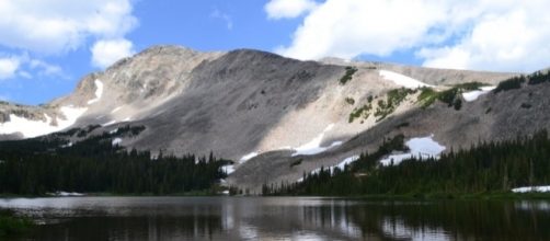 Bear Lake in Colorado (via Instagram @thedestinationdiary)