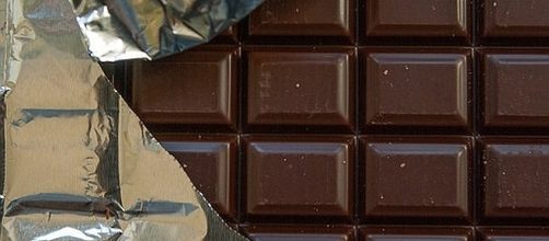 Researchers suggest eating one ounce of dark chocolate every day [Image by Pixabay]