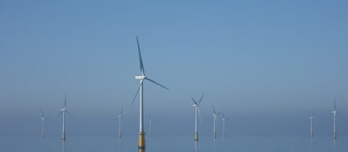 Wind farm generating energy when ocean based - Image - Andy Dingley | Wikimedia