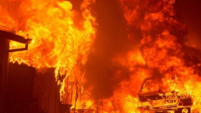 California, emergenza incendi: paura e case evacuate - repubblica.it