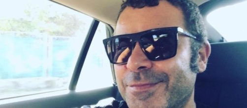 Jorge Javier V&aacute;zquez sonr&iacute;e a la c&aacute;mara