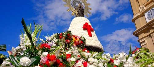 ofrenda a la Virgen del Pilar, Zaragoza.