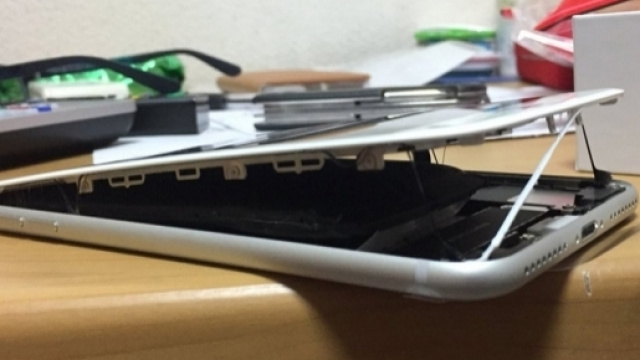 Apple iPhone 8, ancora un display danneggiato a causa della batteria