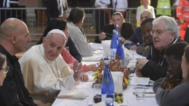 Durante il pranzo con il Papa due detenuti napoletani ne approfittano per scappare