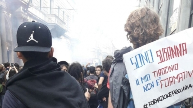 Gli studenti in via Meravigli, Milano (MI)
